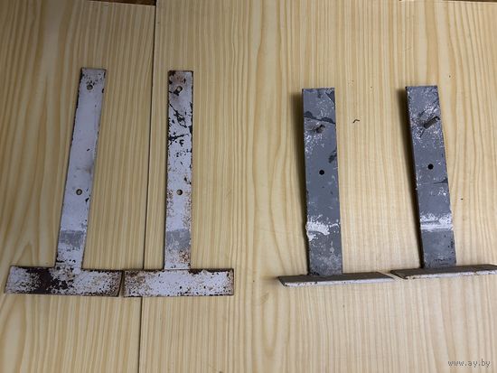 Кронштейн металличский Цена за пару 15 руб . Цена за две пары 25 руб