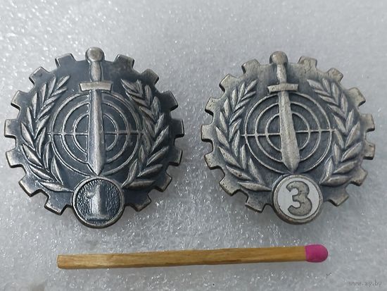 Знаки отличия военного специалиста Польской армии, 1 и 3 класс. тяжёлые, винт. цена за 1 шт.
