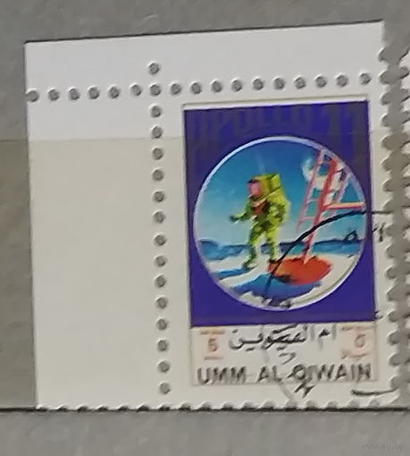 Космос Авиапочта-Аполлон  Умм-эль-Кайвайн ОАЭ 1972 год лот 1027  размер: 17 x 22 мм Угловая с полями