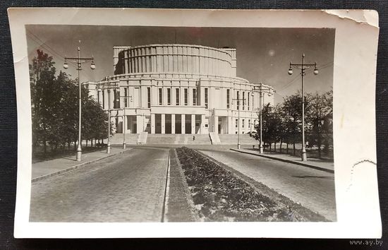 Минск. Театр оперы и балета. Фотоокрытка. 1950-е.