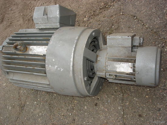 Цена снижена!!! ЭЛ.ДВИГАТЕЛЬ 4АРИ112М-2  380V; 6KW; 900об/мин; 48кг; c доп. вентилятором и автоматическим  приводом 180w; 2820 об/мин; 380/220V .