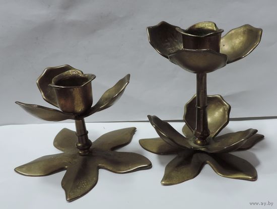 Подсвечники "Цветок" 70-е годы Европа. Высота 7 и 9.5 см. Латунь - 2 шт.