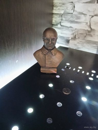 Статуэтка бюст Л.П. Берия металл.