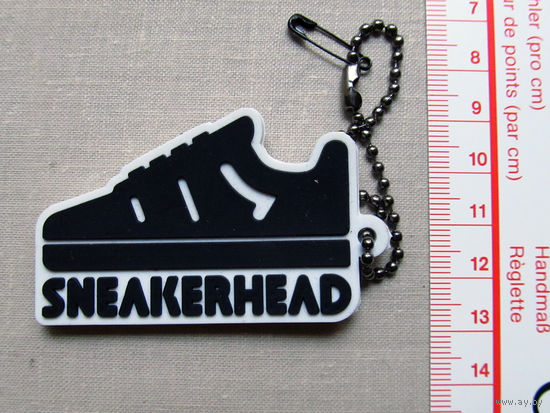 Брелок Магазин Sneakerhead Москва Россия 2012