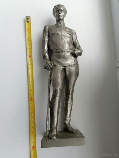 Скульптура Н. Островский с тростью. Автор Мурзин 1976г.