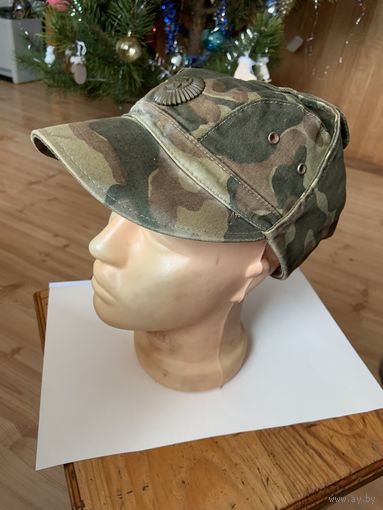 Советская универсальная камуфляжная  офицерская кепи с кокардой по-родне. в размер 56-57.