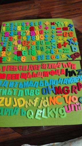 Азбука из цифр и букв на магнитах.