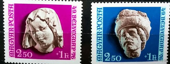 Марка Венгрия 1976. Скульптуры. 2 марки из серии.