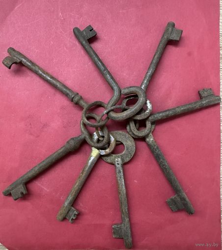 Ключи старинные.цена за все.