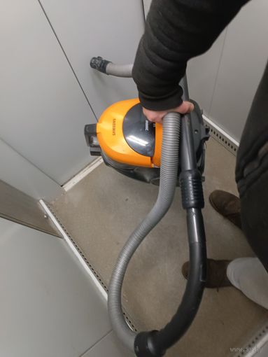 Пылесос для сухой уборки 2000w со стройки