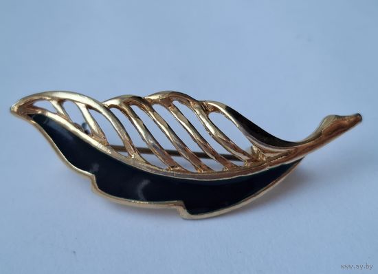 Брошь. Лист. Эмаль. Позолота