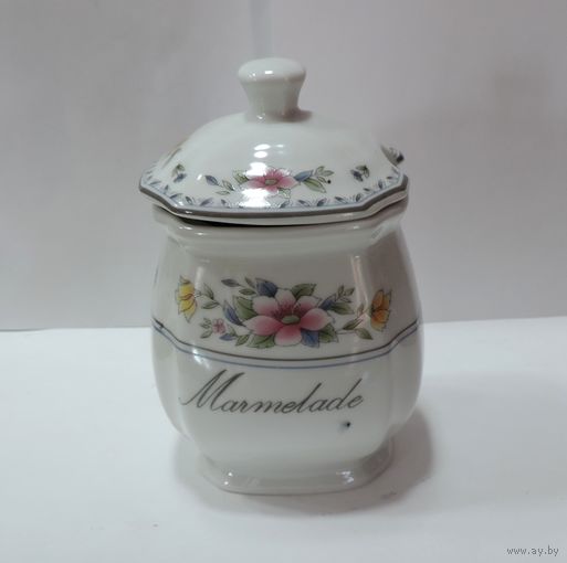 Сахарница фарфоровая 70-е годы Европа. Высота 13 см.