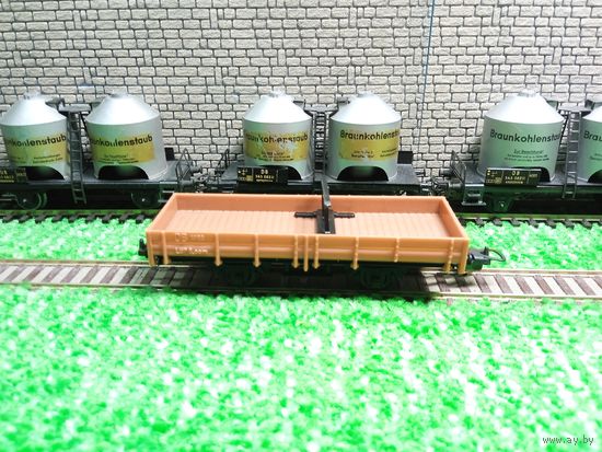 Платформа малая с подставкой  2-х осный (беж) "LIMA"  -ЛОМ- Италия б/у 1/87 HO