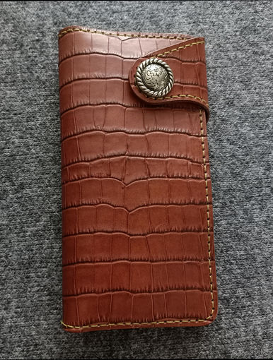 Женский кошелек из натуральной кожи.