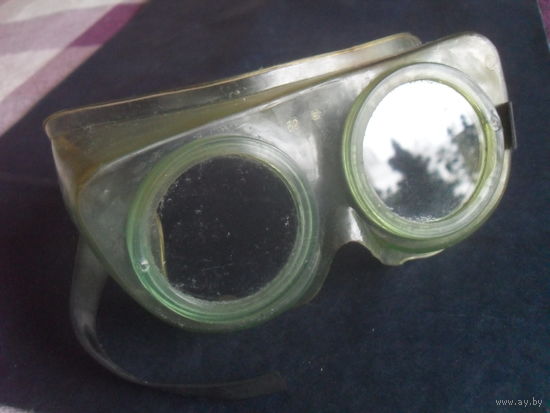 Очки защитные.