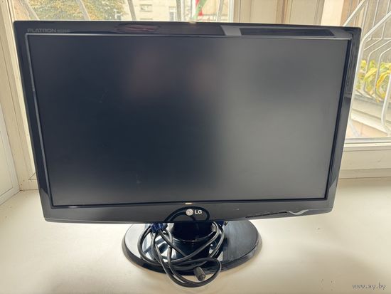 Монитор LG W2243S, FullHD
