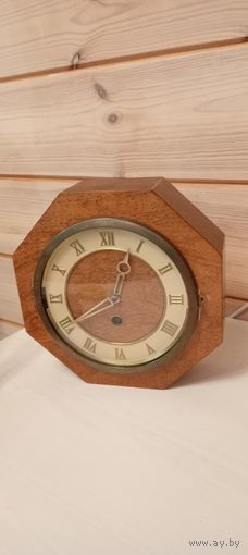 Часы настольные  Весна , в дереве, рабочие.