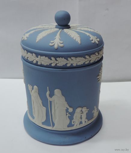 Баночка фарфоровая (вазочка) с крышкой для чая фирмы Wedgwood 40-50-е годы Англия. Высота 11.5 см.