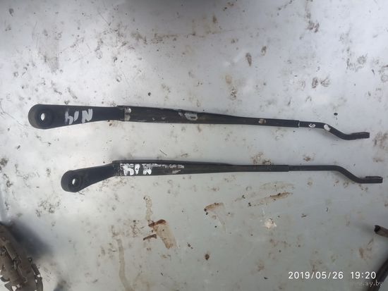 Лот 787. Поводки передних дворников Nissan Sunny N14. Старт с 5 рублей!