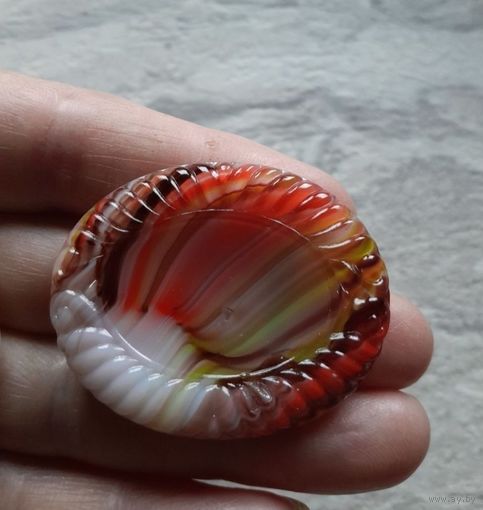 Винтажная брошь из глушенного стекла. Чехословакия.