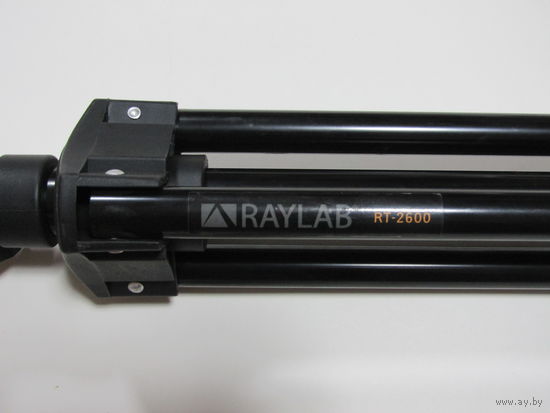 "Raylab RT-2600". Штатив. Тренога. Стойка с воздушным амортизатором для установки профессионального студийного освещения, оборудования.