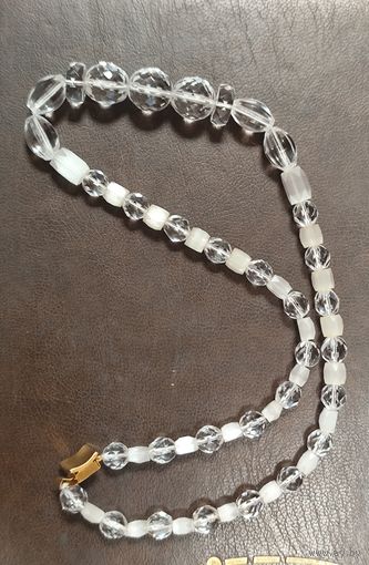 Бусы с сатиновым стеклом