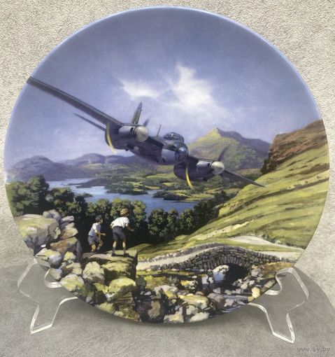 Декоративная тарелка Royal Doulton Комар над озерами. Герои неба. Англия 20.5 см 1993 год