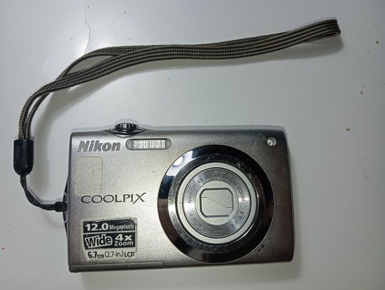 Nikon coolpix s3000 .