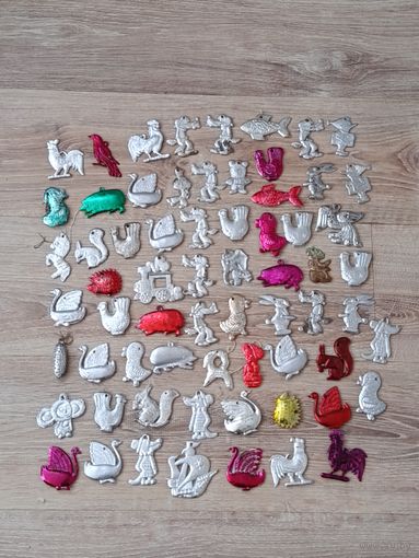 Ёлочные игрушки. Пластик.