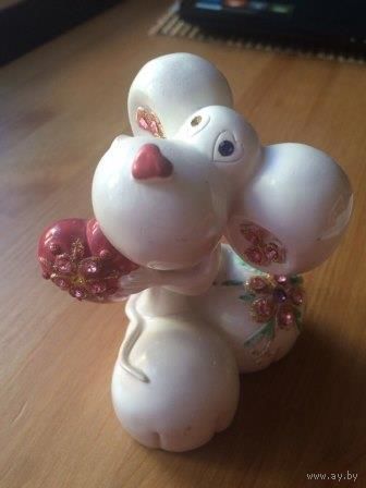 Статуэтка мышь о стразами, стильная и красивая, полирезин, высота 10 см, низ 8 см. Хорошее состояние.