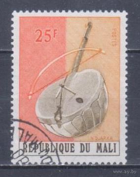 [1184] Мали 1973. Культура.Музыка.Инструменты.25фр. Гашеная марка.