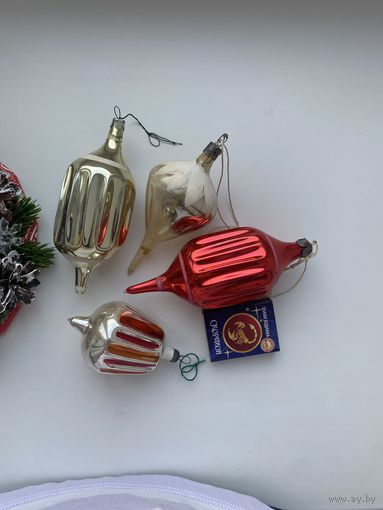 Лот елочных игрушек.