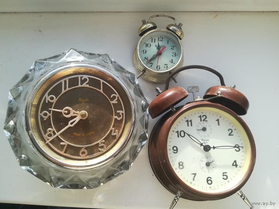 Настольные часы под восстановление. Марки " Маяк"идут, но требуют профилактики. С рубля.
