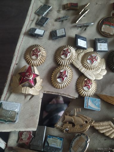 Значки военные и не только цена за лот
