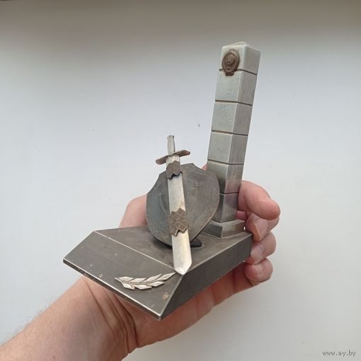 Настольный сувенир Щит и меч КГБ СССР