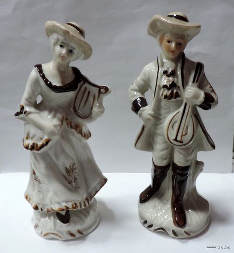 Статуэтки фарфоровые "Дама и кавалер" 80-е годы Европа. Высота 19 см. - 2 шт.
