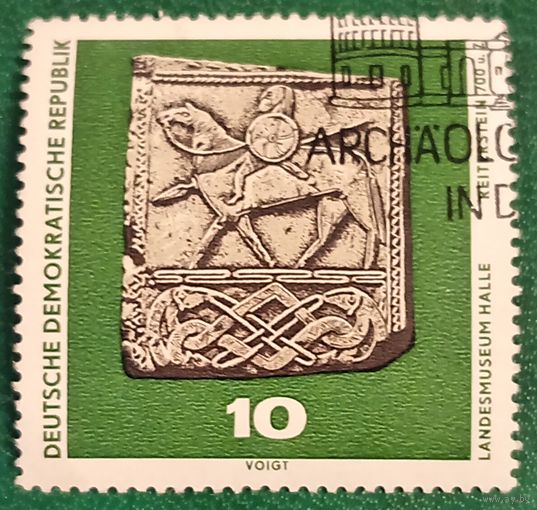 ГДР 1970. Музей предыстория в Галле. Камень всадника из Хорнхаузена