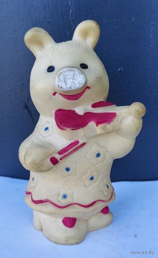 Резиновая игрушка "Свинья со скрипкой"