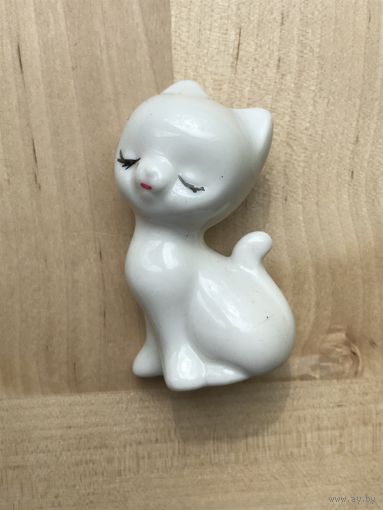 Статуэтка из тонкого фарфора котик