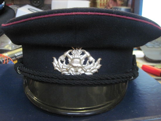 Фуражка пожарника на 56 размер. Германия.