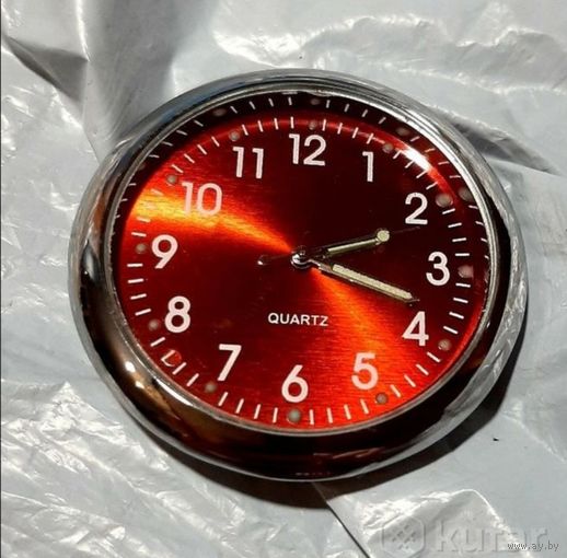 Часы приклеивающиеся, в квартире, d 40мм. Красивые.Синие, черные, серые, зеленые, красные. Есть 6 штук. Стрелки-белые. Ширина-8мм. Двусторонний скотч в комплекте. Люминисцентный циферблат. Удобные в б