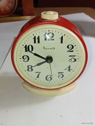 Часы будильник Витязь .