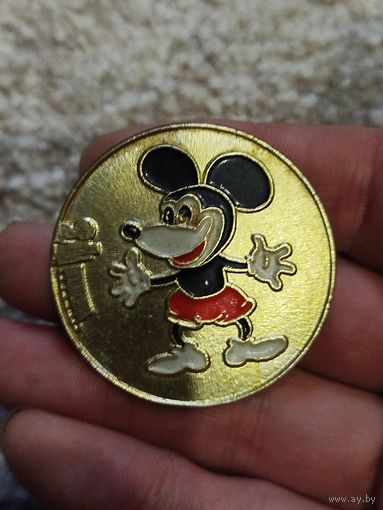 Микки Маус крупный