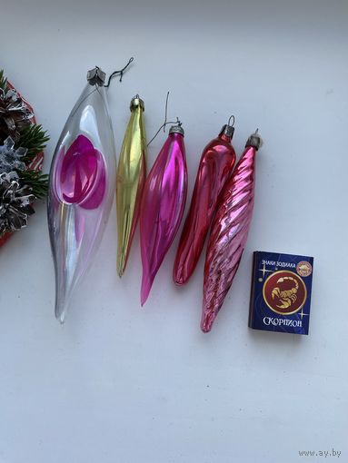 Лот елочных игрушек.