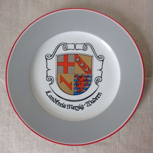 Коллекционная тарелка Villeroy Boch Щит с гербом Много лотов с 5 рублей!