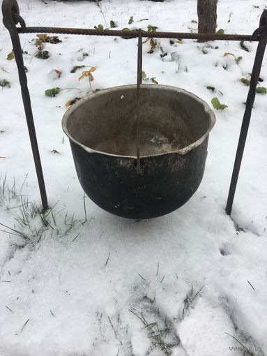 Советский туристический котелок из алюм.сплава и складная НОВАЯ  тренога ручной ковки-одним лотом.