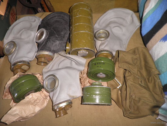 Противогазы(маски) и противогазные фильтры времён СССР.С рубля.