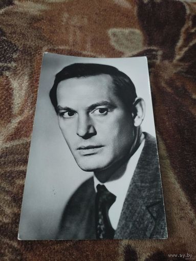 АКТЕР Василий Лановой.