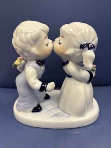 Статуэтка фарфор парочка