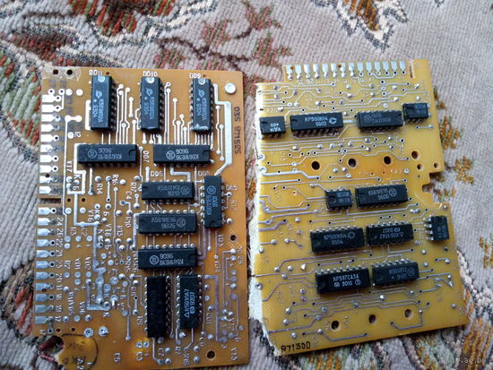 ПЛАТЫ с микросхемами.